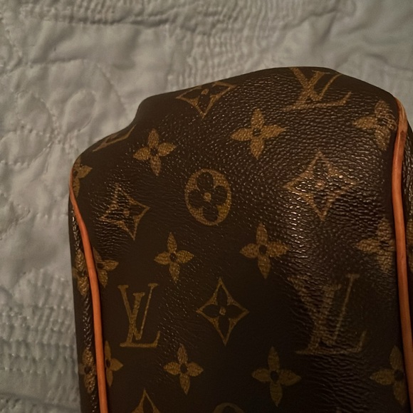 Louis Vuitton Bag - Picture 9 of 11